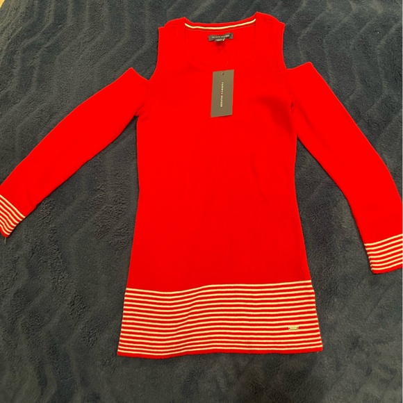 Colour red - Picture 1 of 2